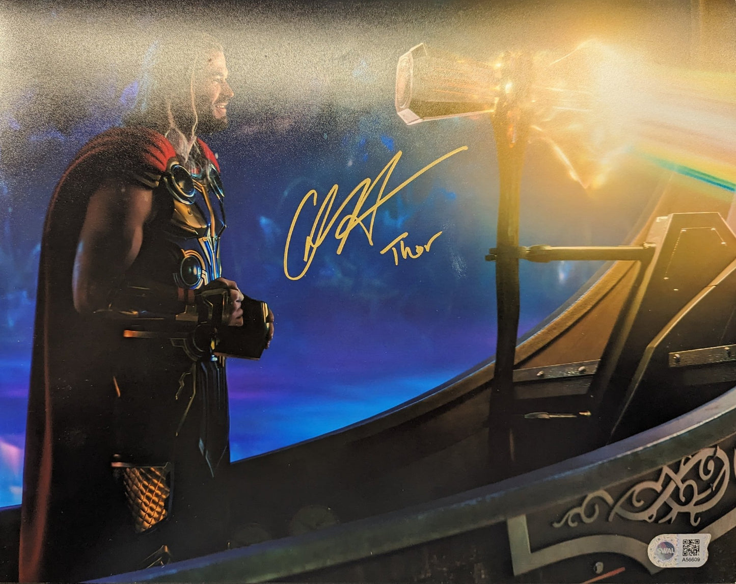 Chris Hemsworth (Thor) Signed 11x14 - Covert Comics and Collectibles