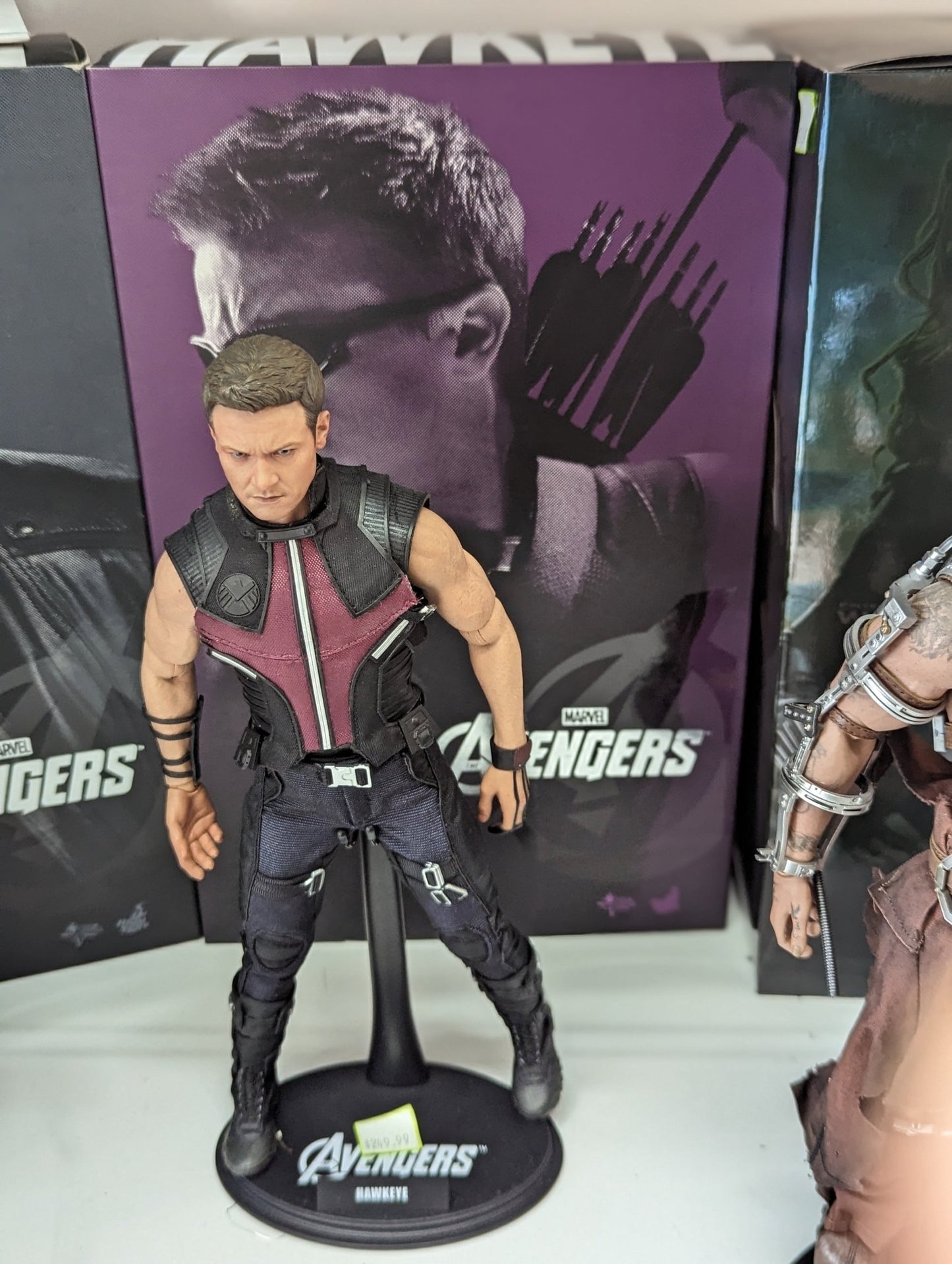 Hot Toys Sideshow MMS172 Hawkeye Figure - Covert Comics and Collectibles